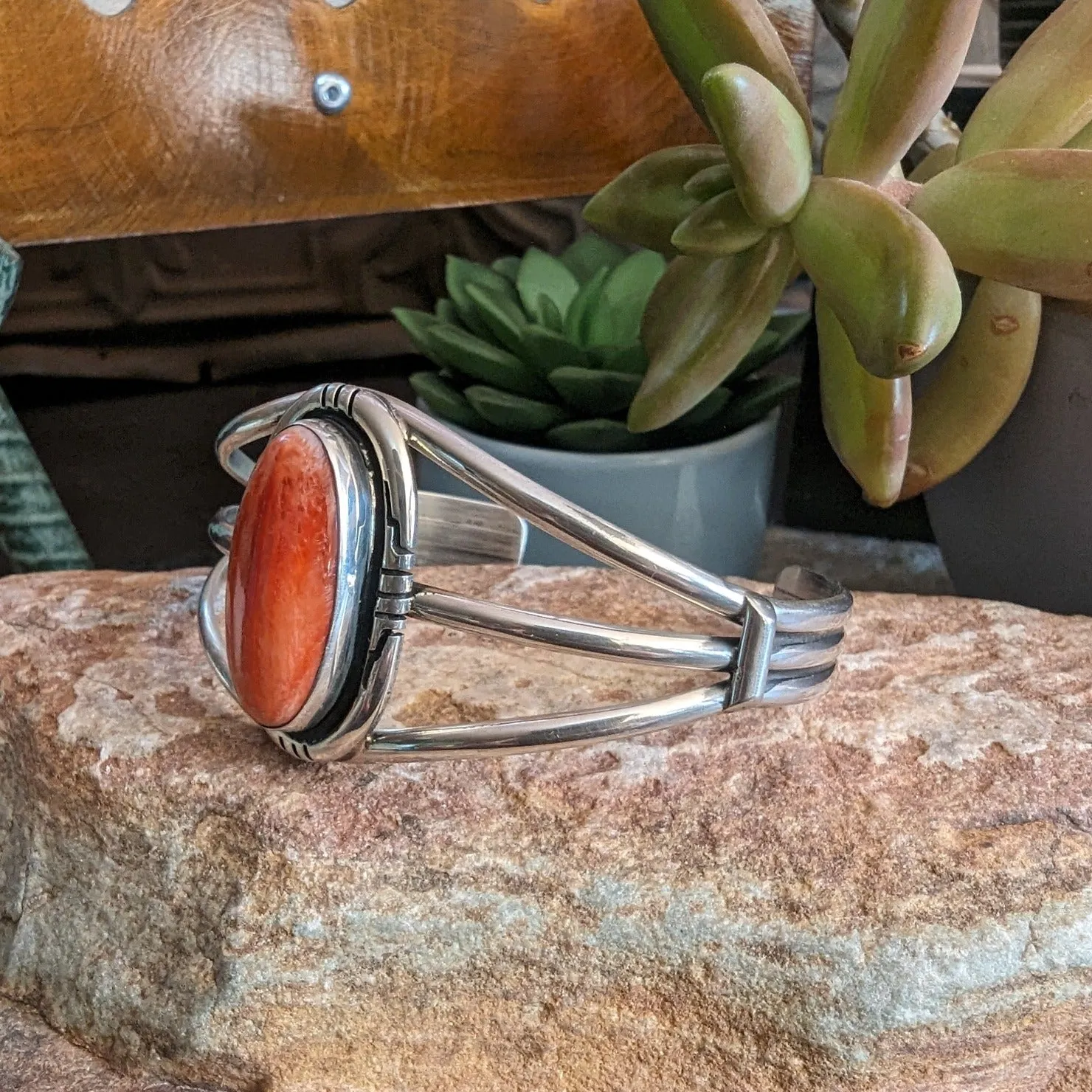 Navajo Made Spiny Oyster Shell Cuff GJ-BRC-0045